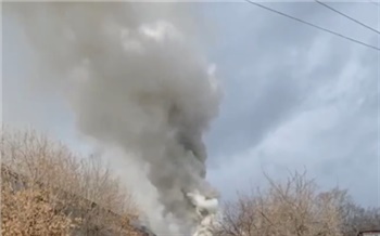 В Красноярске загорелся мебельный цех