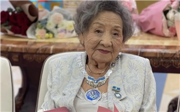 Ветеран педагогики из Якутии получила 1 млн рублей к своему столетию