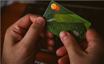 Красноярец отправится под суд за кражу денег с банковской карты друга