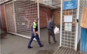 В Красноярске бесправнику на Мерсе грозит статья за оскорбление полицейских