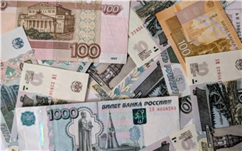 Продавец из Минусинска проиграла на бирже деньги, полученные за смерть брата на СВО