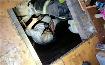 Упавшую в погреб пенсионерку пришлось доставать спасателям в Сухобузимском