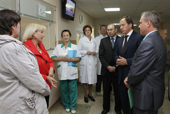 Лев Кузнецов в хирургическом корпусе центральной районной больницы
