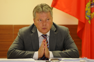 Председатель комитета Михаил Васильев опешил от внимания СМИ к заседанию