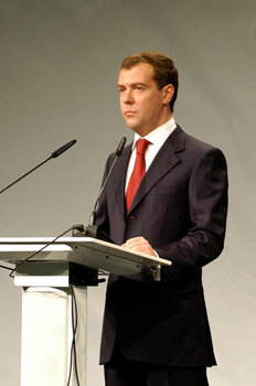 Обещания Дмитрия Медведева крайне радужны. И по-настоящему предвыборны