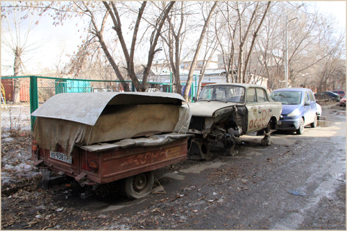 В ходе рейда в Ленинском районе Красноярска нашли более 20 брошеных машин