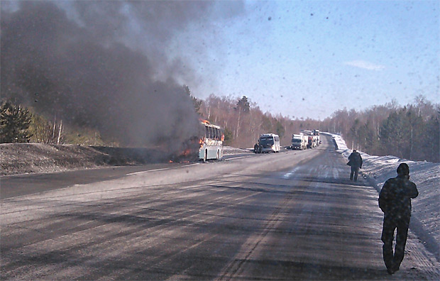 На трассе в Красноярском крае загорелся рейсовый автобус
