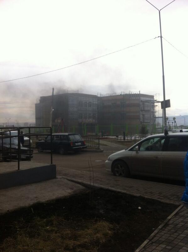 В Красноярсе загорелось строящееся здание детсада