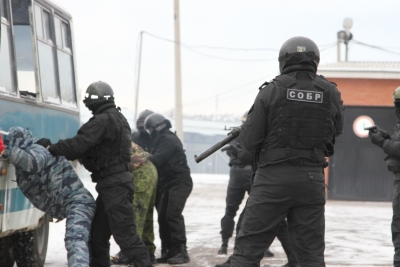 Бойцы красноярского СОБРа обезвредили захвативших автобус «бандитов» (видео)