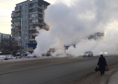 На правобережье Красноярска из-за коммунальной аварии ограничено движение