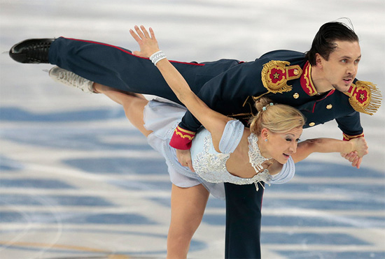 Максим Траньков и Татьяна Волосожар исполняют короткую программу в турнире спортивных пар Сочи-2014