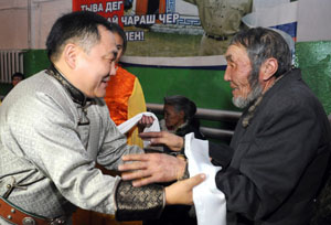 Глава Тувы предложил сделать повседневной традицию тувинского приветствия старших