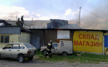 Пожар на мебельном складе в Красноярске потушен