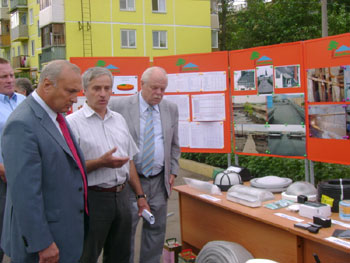 Петр Пимашков проинспектировал ход работ по ремонту жилых домов в Кировском районе