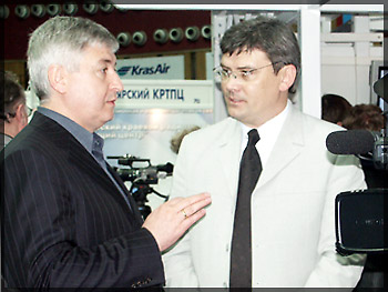 Юрий Олейников (слева)