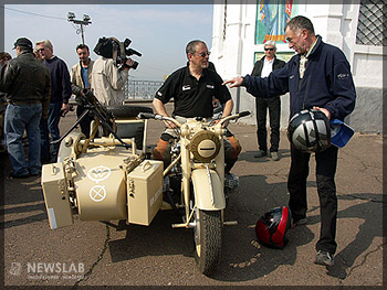 Иностранные гости ознакомились с двумя немецкими мотоциклами «ZUNDAPP» времен Второй мировой войны