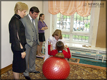 Губернатор края Александр Хлопонин 1 июня посетил красноярскую краевую специализированную (коррекционную) школу-интернат для детей с нарушениями  зрения.