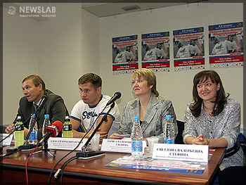 Пресс-конференция (Сергей Симкачёв, Алексей Немов - первый и второй слева)