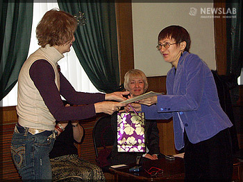 Елена Коновалова (справа)