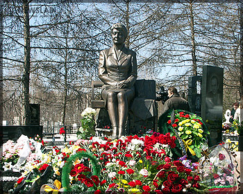Памятник на могиле Надежды Кольбы