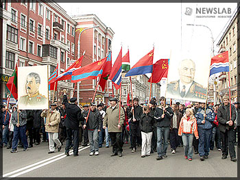 Торжественное шествие по улицам Красноярска
