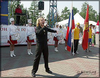 Солист «Яхонта» Павел Ситушкин поздравил школьников с открытием трудового сезона