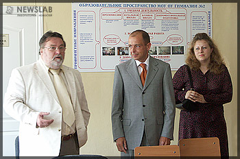 Проректор МГИМО Игорь Логинов (слева)