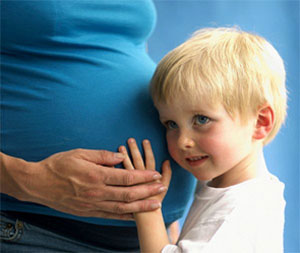Статья: Пособие по беременности и родам, пособие по уходу за ребенком в 2010 году: новые правила