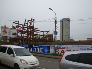 Стройка на участке по ул. Дубровинского на разворотном кольце Коммунального моста