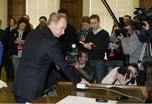 Владимир Путин включил гидроагрегат № 6, фото premier.gov.ru