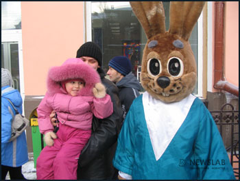 В Красноярске прошел парад двухсот Дедов Морозов и Снегурочек 