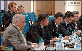 Не первом плане слева направо: Дмитрий Миндиашвили, Василий Куимов, Павел Ростовцев, Александр Новак, Владимир Шишмарёв