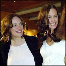 Маршлин Бертран и Анджелина Джоли (http://pics.utro.ru/utro_photos/2007/01/29/10big.jpg)