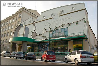 Фасад красноярского кинопарка «Пикра»