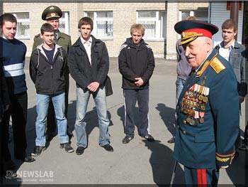 Павел Кашинов накануне Дня Победы встретился с призывниками