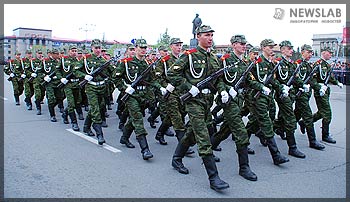 На параде Победы, посвященный 62-й годовщине победы в Великой Отечественной войне