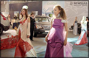 Заключительный показ эксклюзивной коллекции платьев Volvo московских модельеров Ольги Русан и Надежды Славиной дома моды «RUSAN&SLAVINA»