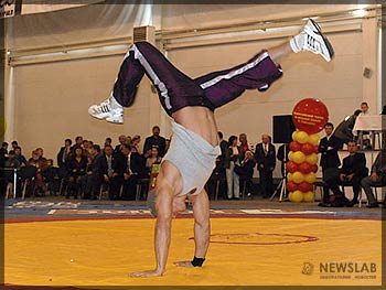 Церемония открытия Всероссийского турнира по вольной борьбе среди юношей на призы двукратного олимпийского чемпиона Буйвара Сайтиева, break-dance
