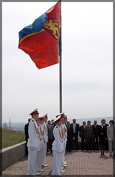 На церемонии поднятия флага на Караульной горе в Красноярске, фото Дмитрия Костюнина
