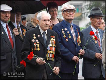 Традиционная церемония возложения венков в День памяти и скорби, 22 июня, на Мемориале Победы (Ветераны)