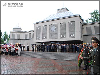 Традиционная церемония возложения венков в День памяти и скорби, 22 июня, на Мемориале Победы