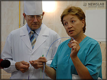 В отделении кардиореанимации после ремонта (Борис Маштаков слева)