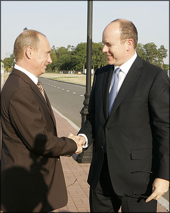 Владимир Путин и правящий князь Монако Альберт II. Фото http://www.kremlin.ru/dyn_images/img140713.jpg