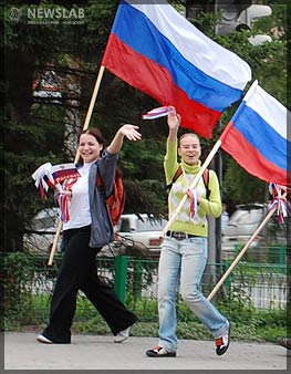 Красноярская молодежь 22 августа отметила День флага Российской Федерации
