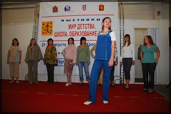 Показ моделей одежды для беременных от бутиков Красноярска (фото Ларисы Федоровой)