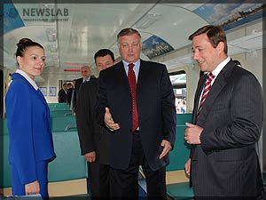 Посещение поезда (справа - Владимир Якунин, Александр Хлопонин)