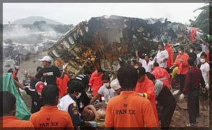 В Таиланде в результате авиакатастрофы погибли около 100 человек (http://www.abcnews.go.com/International/wireStory?id=3609314)