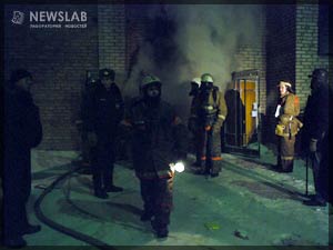 Фото: Пожар в кооперативном гараже во дворе дома на улице Лебедевой
