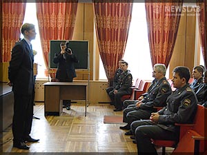 Фото: Александр Горовой и милиционеры
