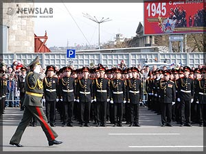 Фото: Начало парада, посвященного 63-й годовщине победы в Великой Отечественной войне